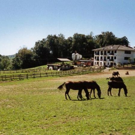 Favetto Family Ranch Bed and Breakfast Rueglio Eksteriør billede